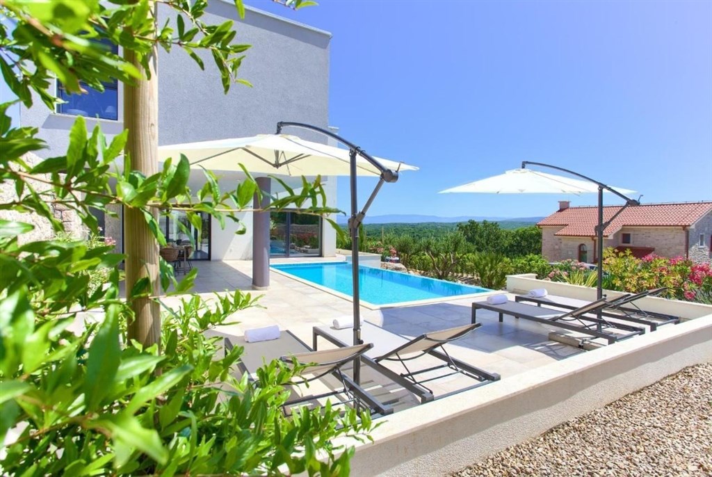 na-prodej-luxusni-vybavena-vila-s-bazenem-krk-chorvatsko