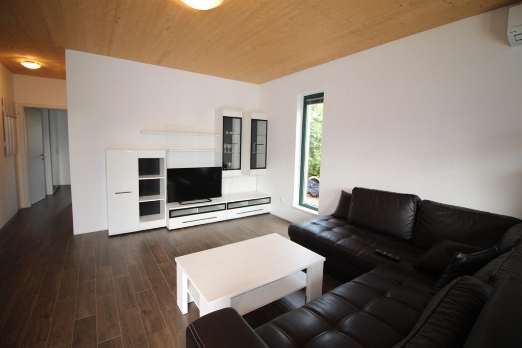 novy-apartmanovy-dum-s-bazenem-a-pobliz-more-tribunj-chorvatsko