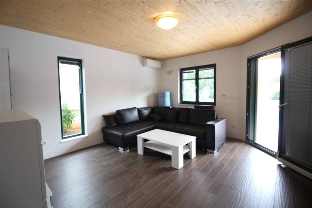 novy-apartmanovy-dum-s-bazenem-a-pobliz-more-tribunj-chorvatsko