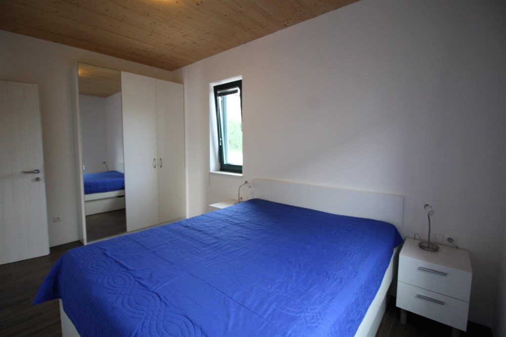 novy-apartmanovy-dum-s-bazenem-a-pobliz-more-tribunj-chorvatsko