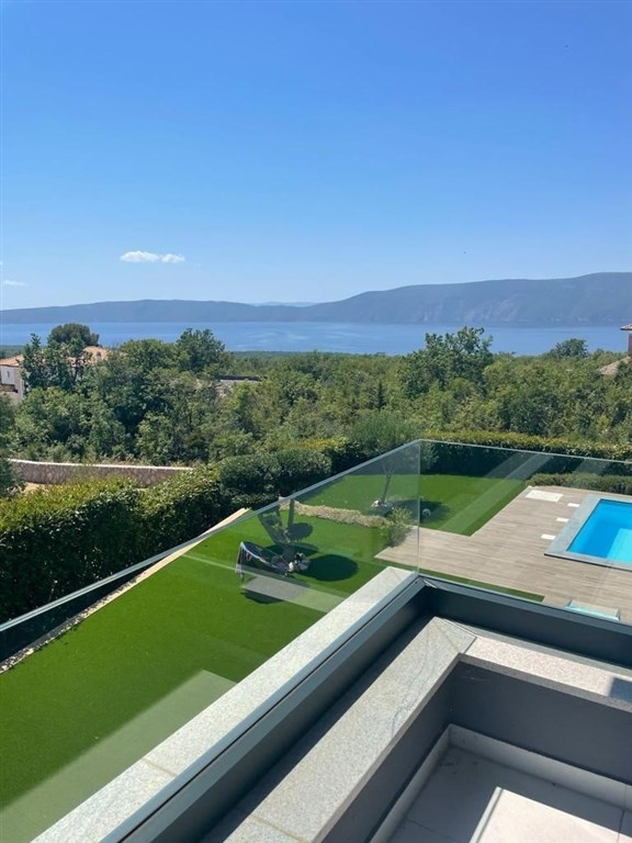 na-prodej-moderni-vila-s-vyhledem-na-more-krk-chorvatsko