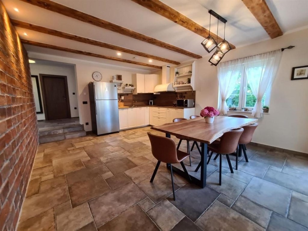 na-prodej-vila-s-bazenem-v-klidne-oblasti-krk-chorvatsko