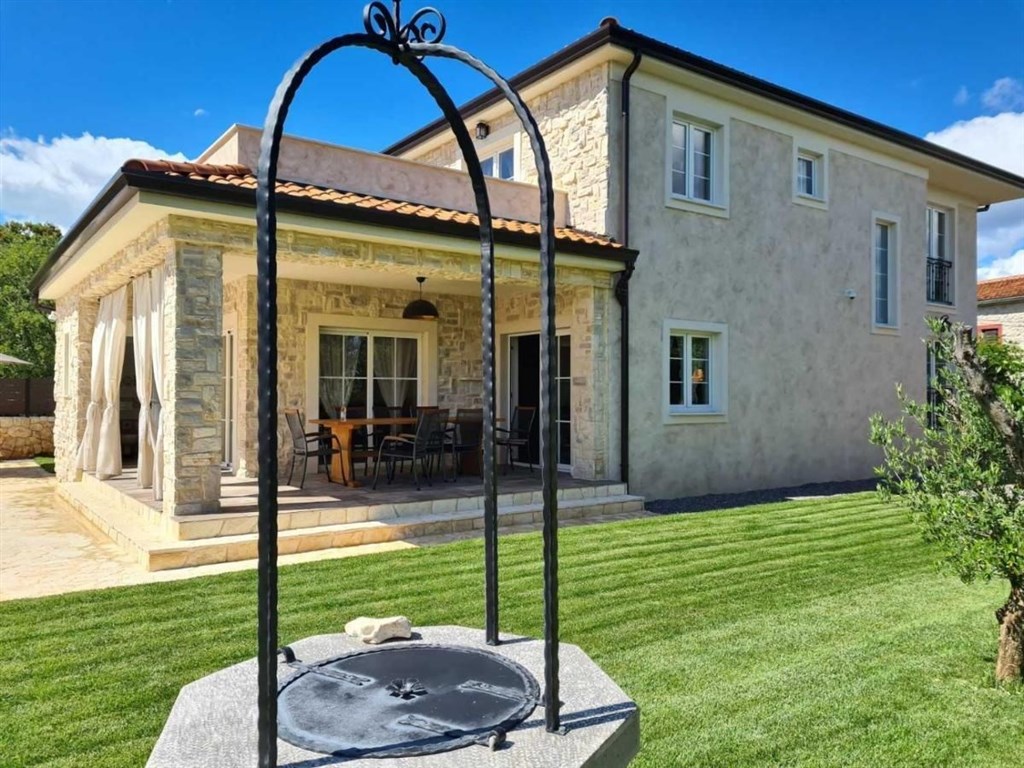 na-prodej-vila-s-bazenem-v-klidne-oblasti-krk-chorvatsko