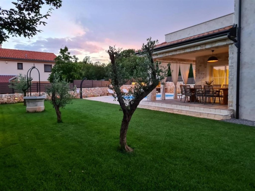 na-prodej-vila-s-bazenem-v-klidne-oblasti-krk-chorvatsko