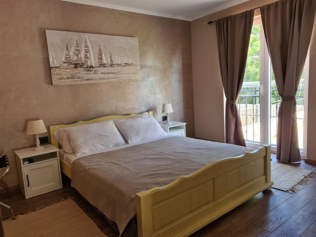 na-prodej-vila-s-bazenem-v-klidne-oblasti-krk-chorvatsko