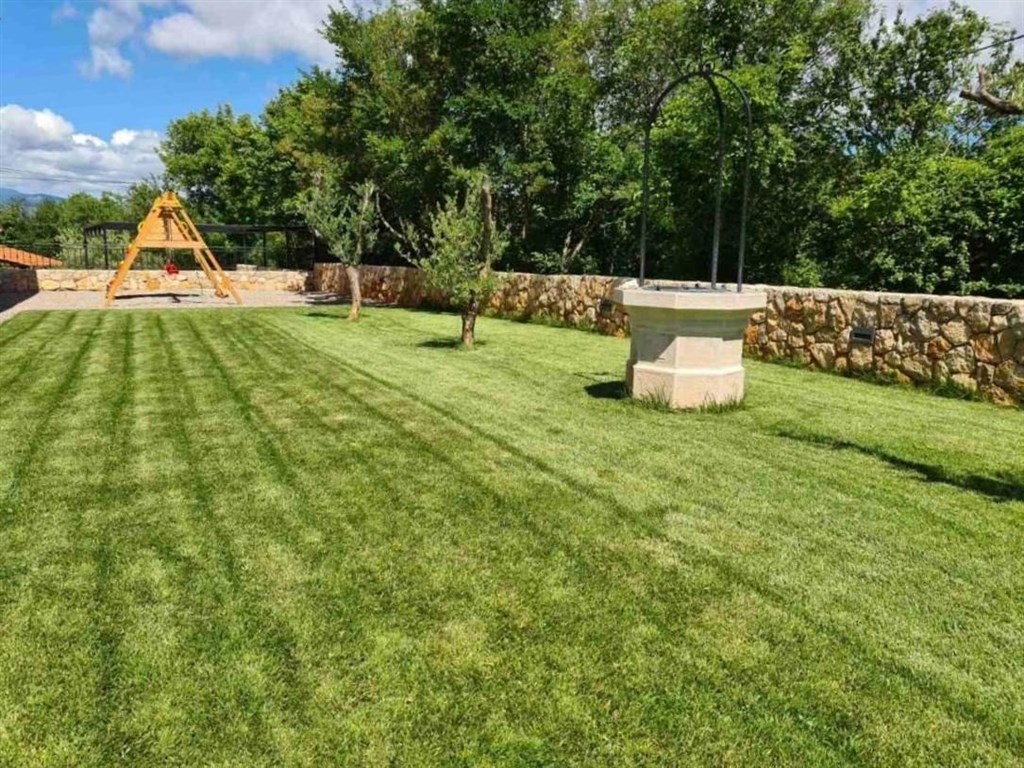 na-prodej-vila-s-bazenem-v-klidne-oblasti-krk-chorvatsko