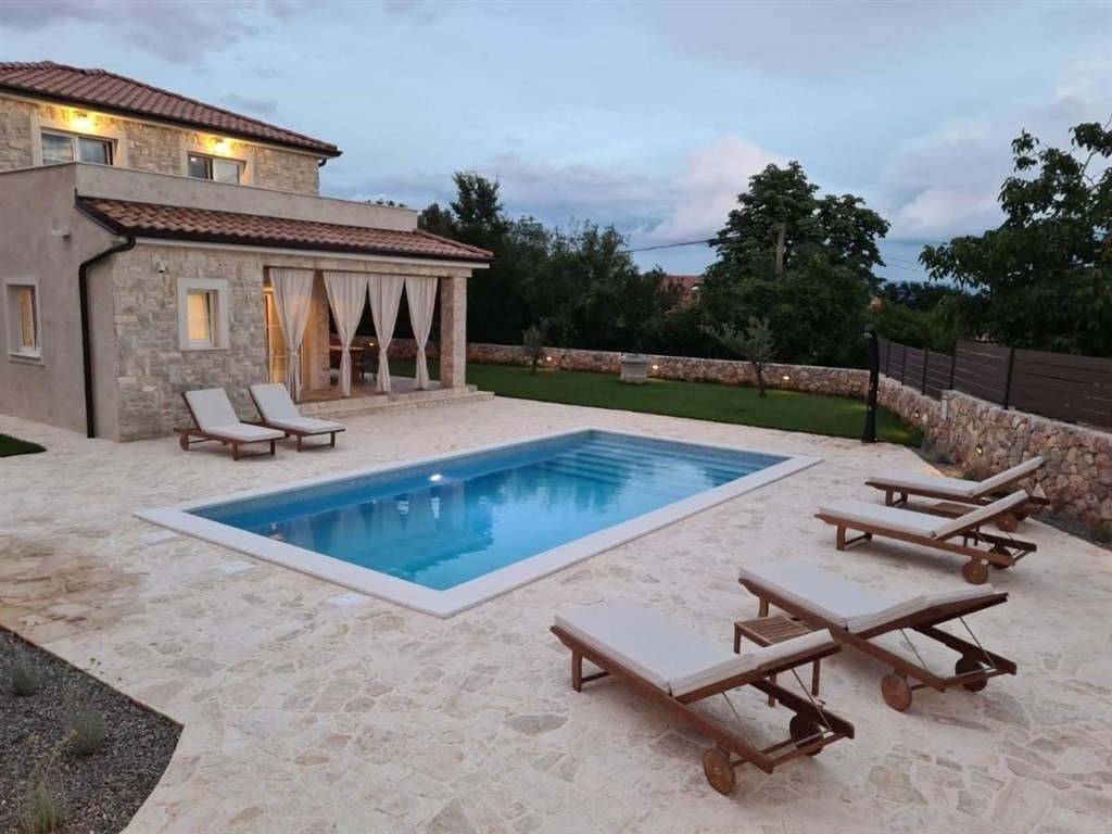 na-prodej-vila-s-bazenem-v-klidne-oblasti-krk-chorvatsko