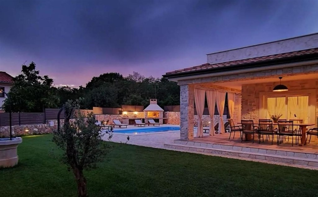 na-prodej-vila-s-bazenem-v-klidne-oblasti-krk-chorvatsko