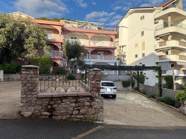 na-prodej-apartman-s-2-loznicemi-przno-cerna-hora