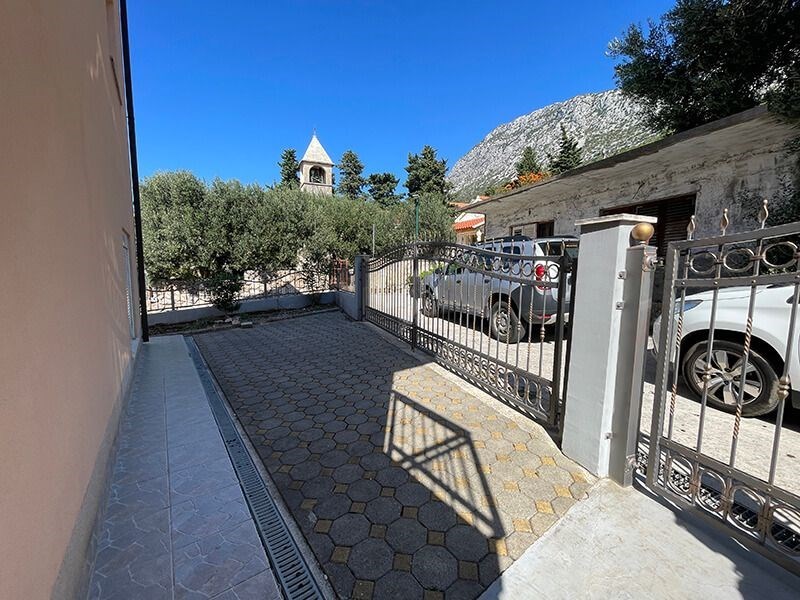 na-prodej-apartmanovy-dum-s-vyhledem-na-more-podaca-chorvatsko