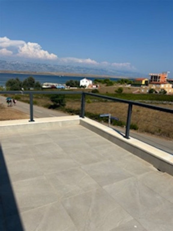 na-prodej-moderni-dum-s-castecnym-vyhledem-na-more-vir-chorvatsko