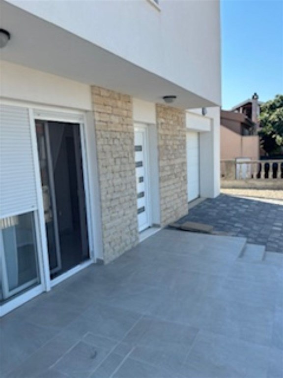 na-prodej-moderni-dum-s-castecnym-vyhledem-na-more-vir-chorvatsko