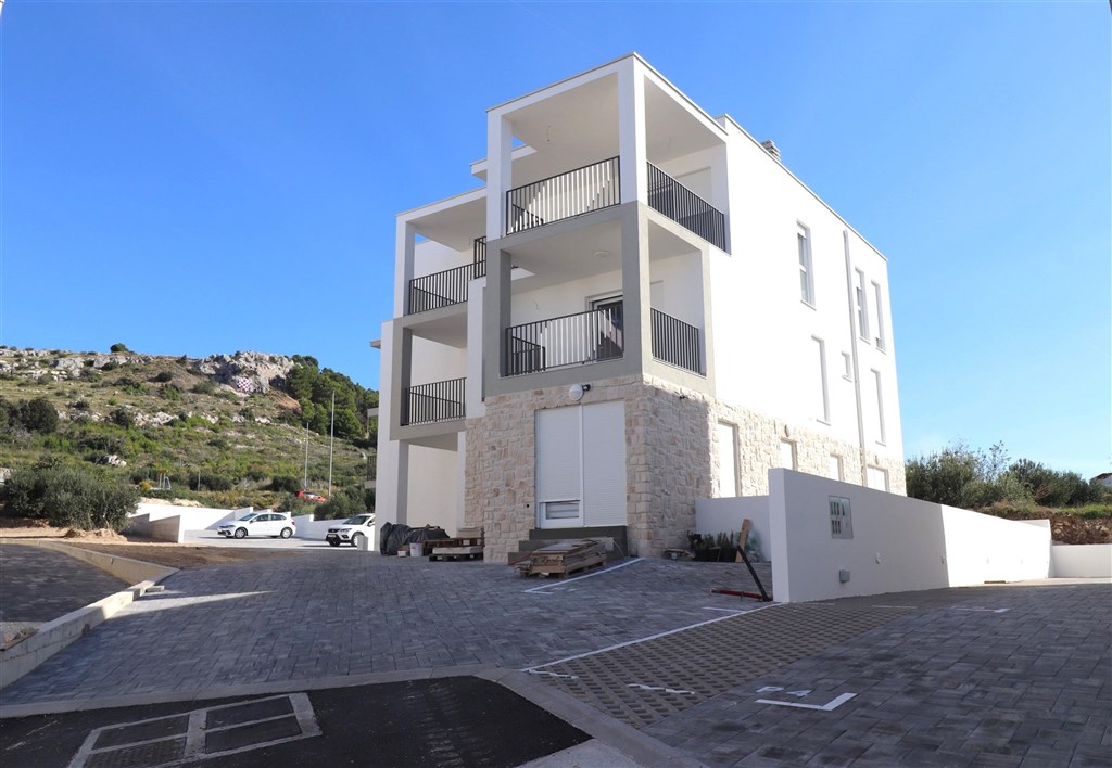 na-prodej-apartman-s-1-loznici-a-terasou-zaboric-chorvatsko