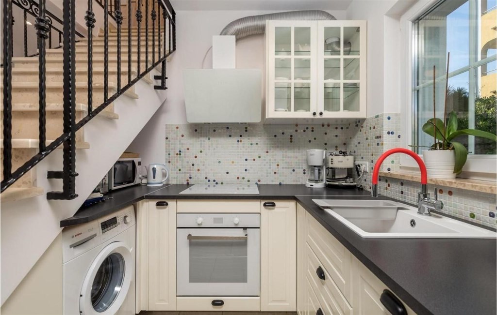 na-prodej-moderni-vila-s-bazenem-krk-chorvatsko