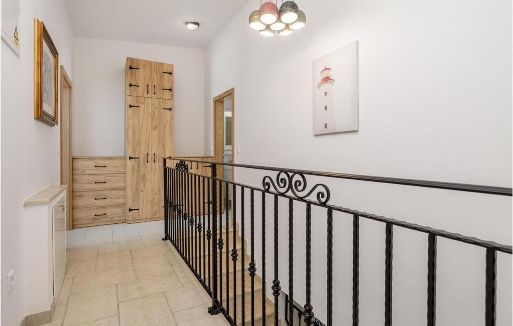 na-prodej-moderni-vila-s-bazenem-krk-chorvatsko