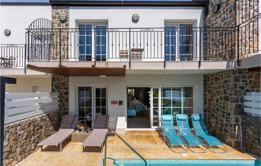 na-prodej-moderni-vila-s-bazenem-krk-chorvatsko