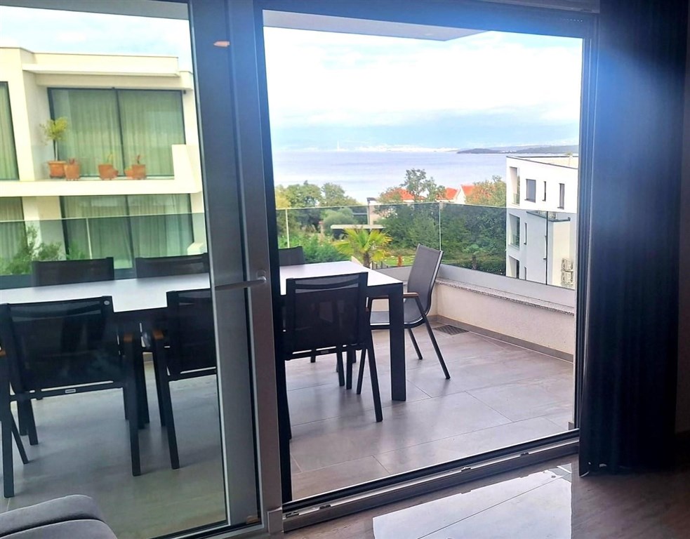 na-prodej-luxusni-apartman-s-vlastnim-bazenem-krk-chorvatsko