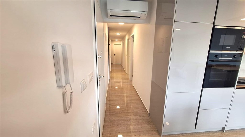 na-prodej-luxusni-apartman-s-vlastnim-bazenem-krk-chorvatsko