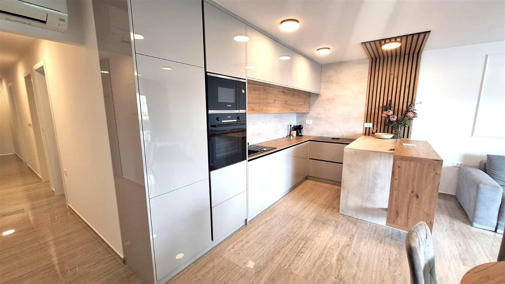 na-prodej-luxusni-apartman-s-vlastnim-bazenem-krk-chorvatsko