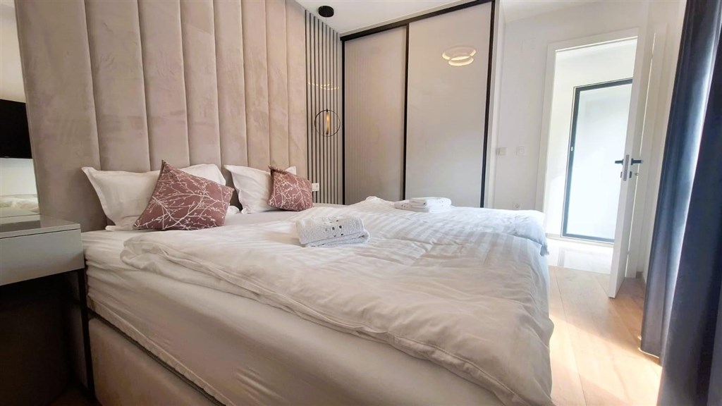 na-prodej-luxusni-apartman-s-vlastnim-bazenem-krk-chorvatsko