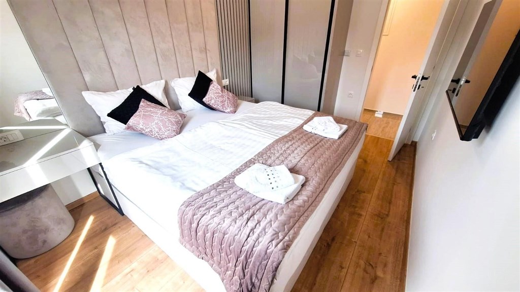 na-prodej-luxusni-apartman-s-vlastnim-bazenem-krk-chorvatsko