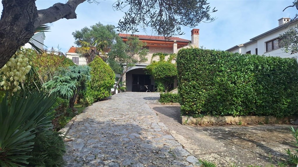 na-prodej-dum-se-3-byty-blizko-more-a-plaze-krk-chorvatsko