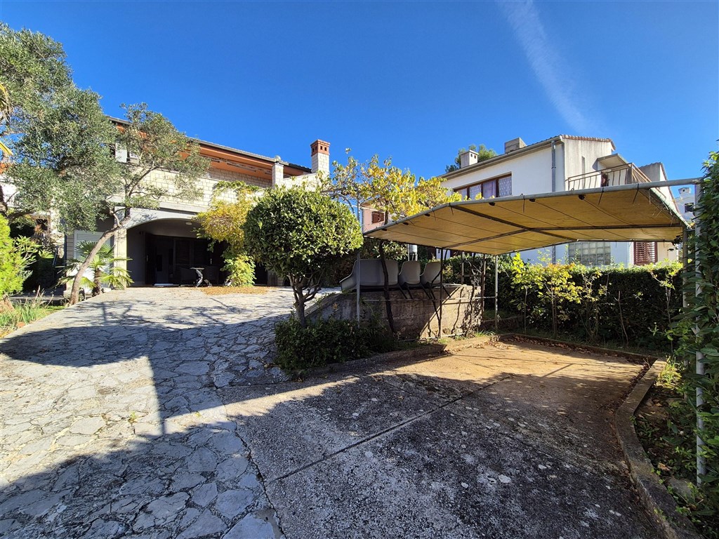 na-prodej-dum-se-3-byty-blizko-more-a-plaze-krk-chorvatsko