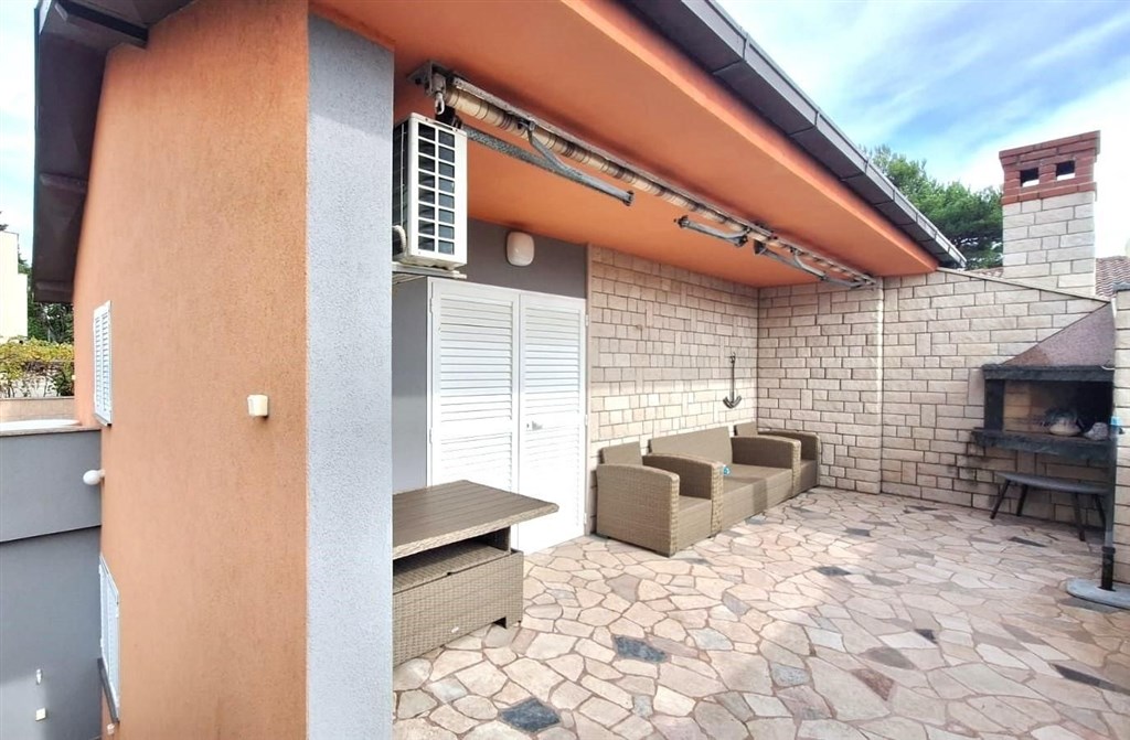 na-prodej-dum-se-3-byty-blizko-more-a-plaze-krk-chorvatsko