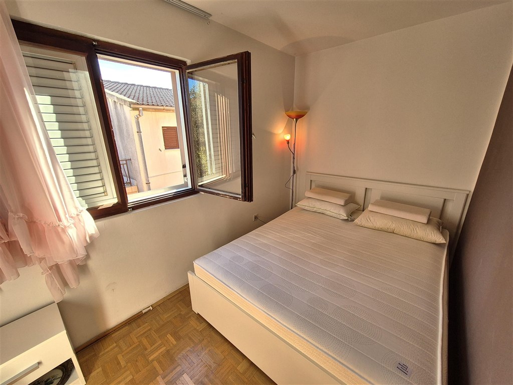 na-prodej-dum-se-3-byty-blizko-more-a-plaze-krk-chorvatsko