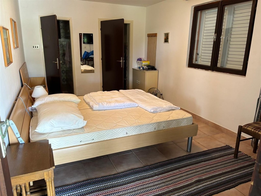 na-prodej-dum-se-3-byty-blizko-more-a-plaze-krk-chorvatsko