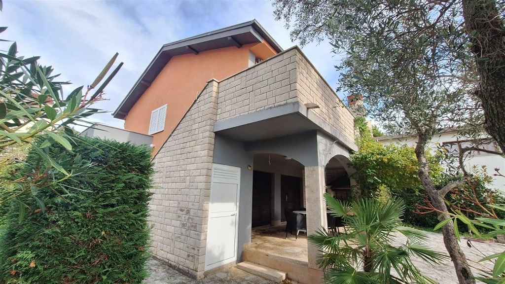 na-prodej-dum-se-3-byty-blizko-more-a-plaze-krk-chorvatsko