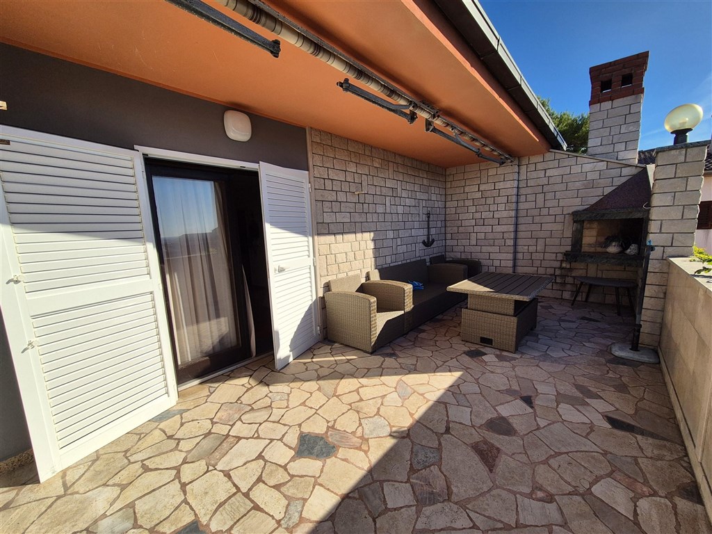 na-prodej-dum-se-3-byty-blizko-more-a-plaze-krk-chorvatsko