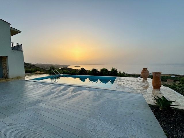 na-prodej-velkolepa-vila-s-vyhledem-na-zaliv-mirabello-kreta-recko