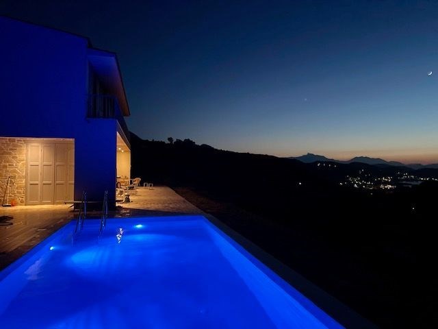 na-prodej-velkolepa-vila-s-vyhledem-na-zaliv-mirabello-kreta-recko