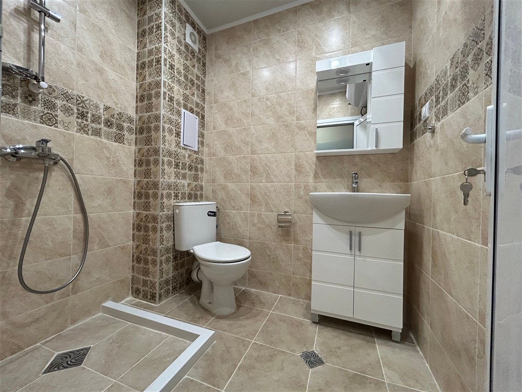 na-prodej-pekny-a-prostorny-apartman-s-castecnym-vyhledem-na-more-v-obci-ravda-bulharsko