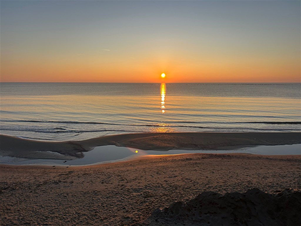 na-prodej-pekny-a-prostorny-apartman-s-castecnym-vyhledem-na-more-v-obci-ravda-bulharsko