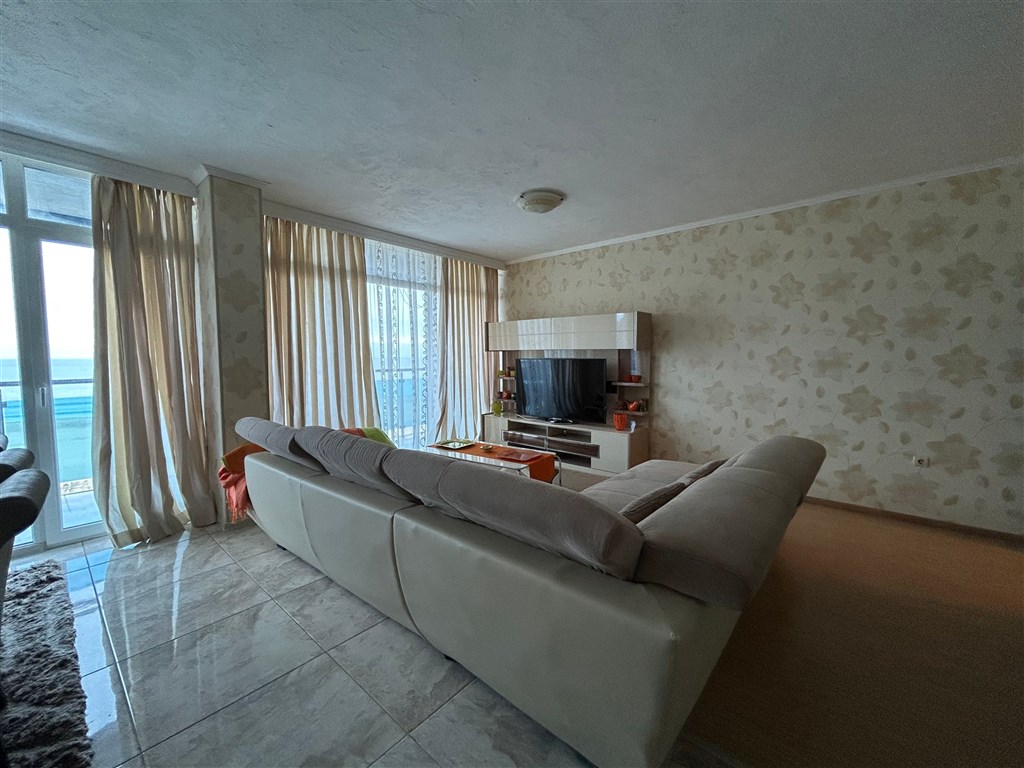 na-prodej-prostorny-apartman-v-1-rade-od-more-slunecne-pobrezi-bulharsko
