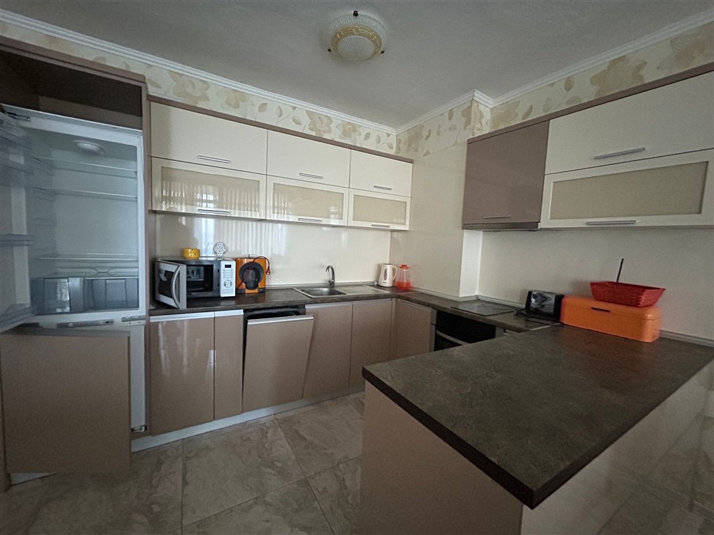 na-prodej-prostorny-apartman-v-1-rade-od-more-slunecne-pobrezi-bulharsko