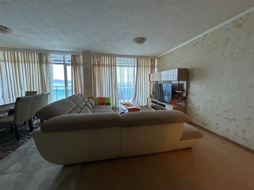 na-prodej-prostorny-apartman-v-1-rade-od-more-slunecne-pobrezi-bulharsko