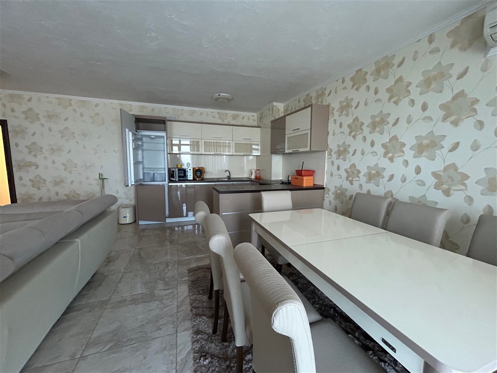 na-prodej-prostorny-apartman-v-1-rade-od-more-slunecne-pobrezi-bulharsko