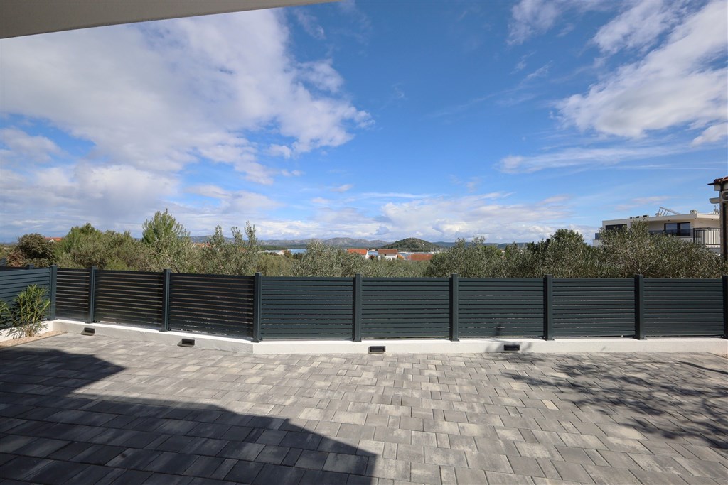 na-prodej-novy-apartman-s-predzahradkou-na-ostrove-murter-chorvatsko