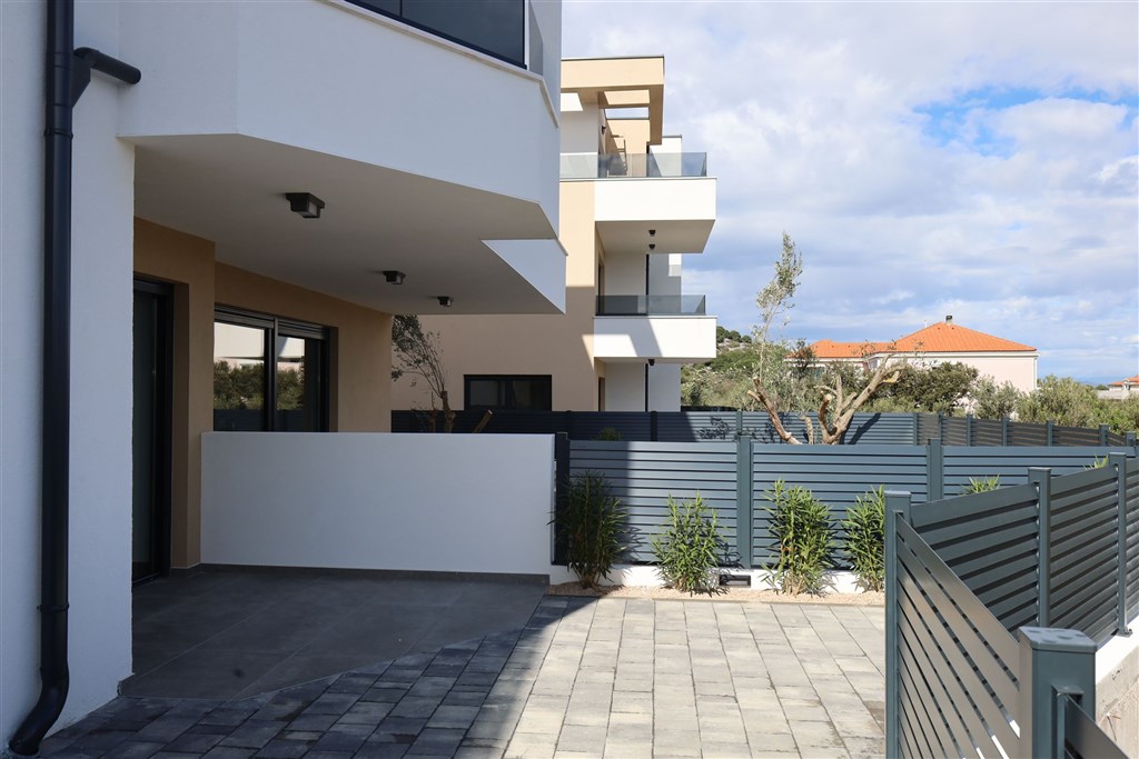 na-prodej-novy-apartman-s-predzahradkou-na-ostrove-murter-chorvatsko