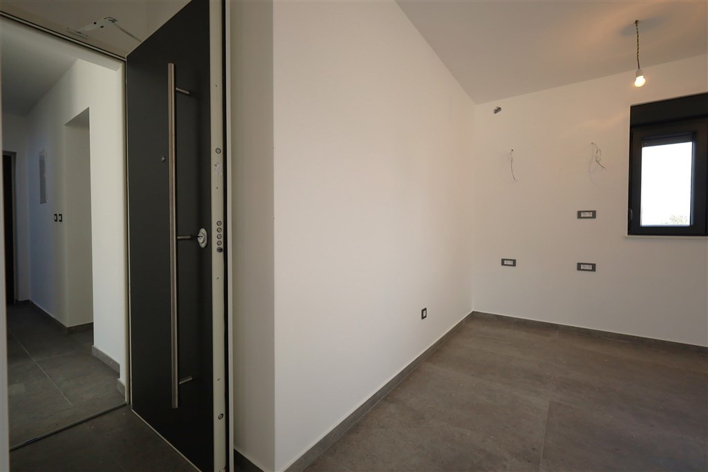 na-prodej-novy-apartman-s-predzahradkou-na-ostrove-murter-chorvatsko