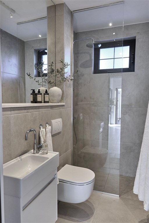 na-prodej-okouzlujici-vila-s-butikovymi-apartmany-v-tivatu-cerna-hora