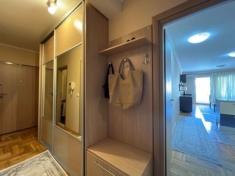 na-prodej-zarizeny-apartman-s-vyhledem-na-more-makarska-chorvatsko