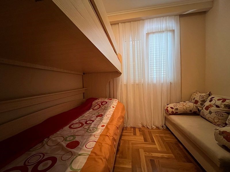 na-prodej-zarizeny-apartman-s-vyhledem-na-more-makarska-chorvatsko