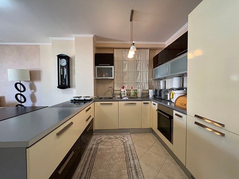 na-prodej-zarizeny-apartman-s-vyhledem-na-more-makarska-chorvatsko