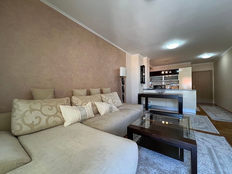 na-prodej-zarizeny-apartman-s-vyhledem-na-more-makarska-chorvatsko
