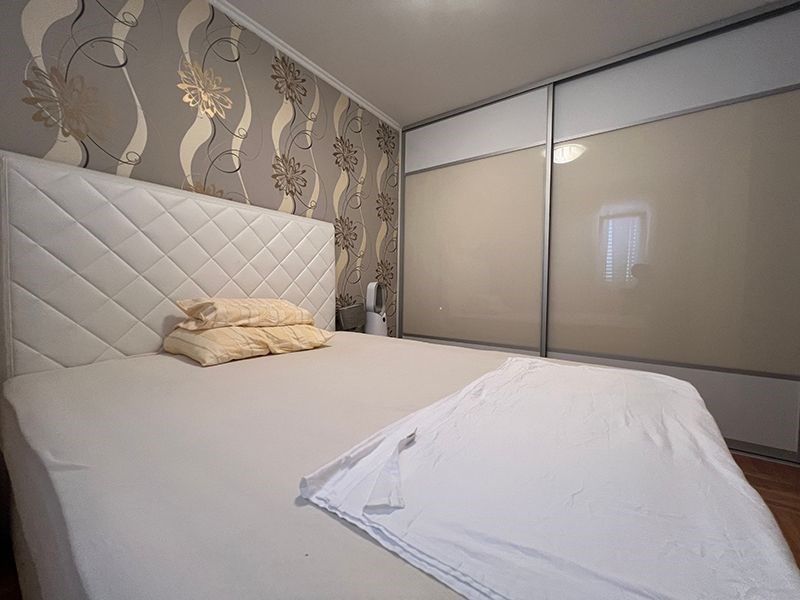 na-prodej-zarizeny-apartman-s-vyhledem-na-more-makarska-chorvatsko