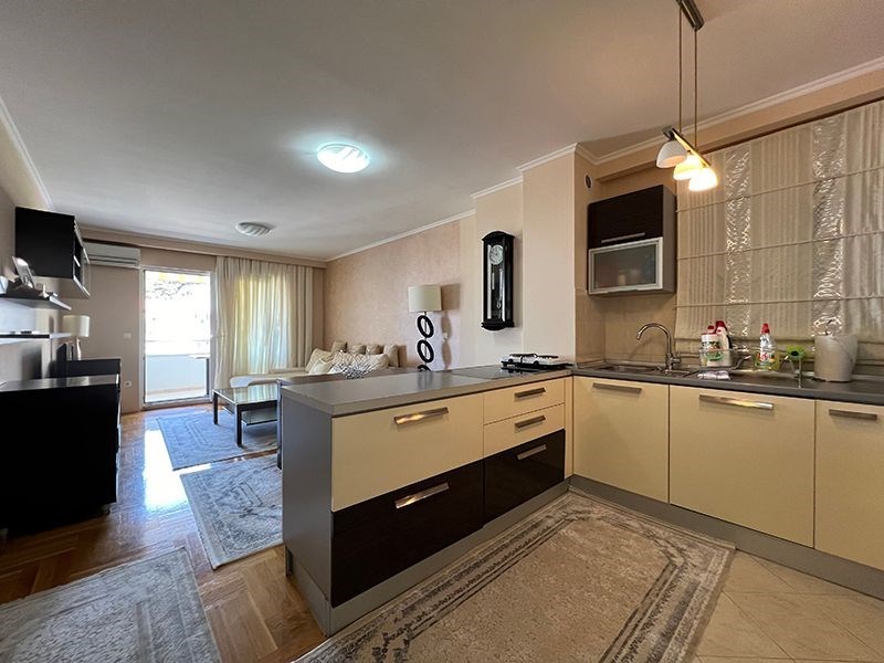 na-prodej-zarizeny-apartman-s-vyhledem-na-more-makarska-chorvatsko